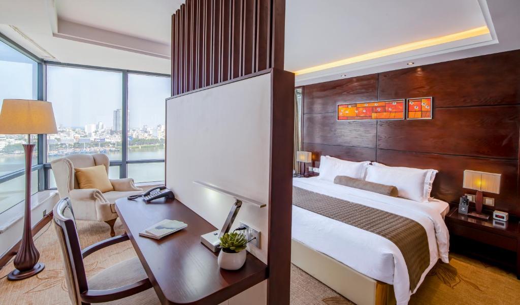 Grand Suite River View Double Room – One-way airport transfer & Afternoon Tea Included Once Per Stay