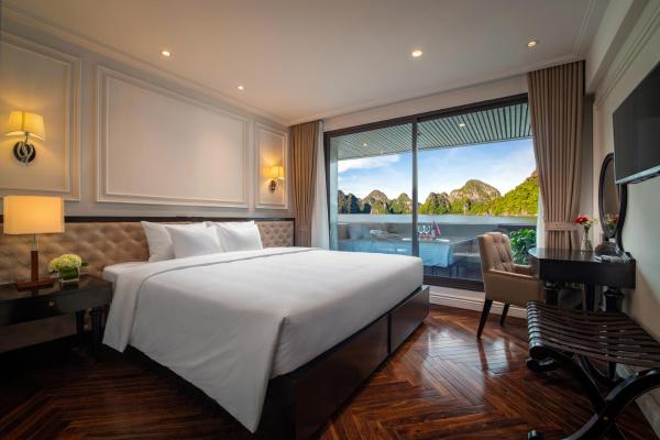 Suite Junior Có Ban Công Riêng – 2 Ngày 1 Đêm