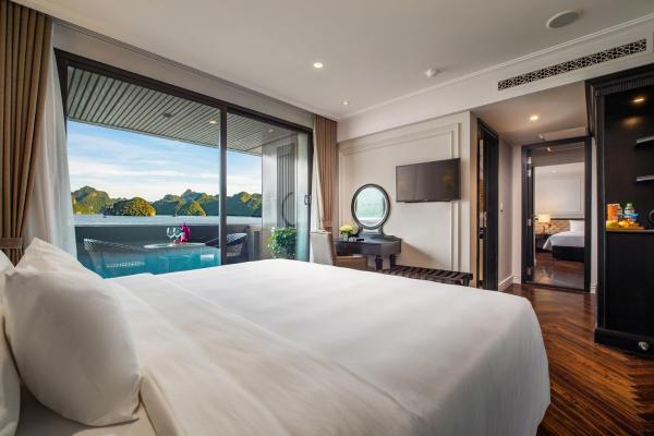 Suite Junior Có Ban Công Riêng – 2 Ngày 1 Đêm