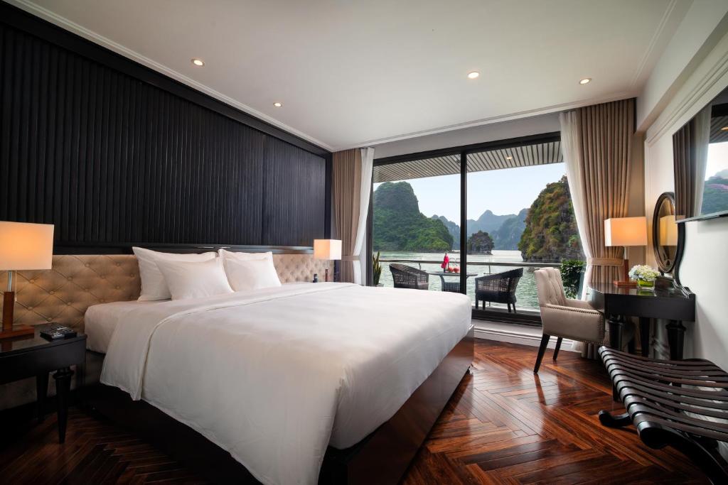 Suite Senior với Ban công Riêng – 2 Ngày 1 Đêm