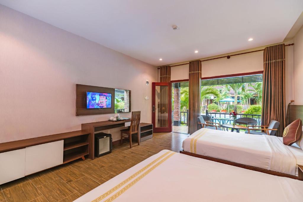 Phòng 3 Người Nhìn Ra Hồ Bơi