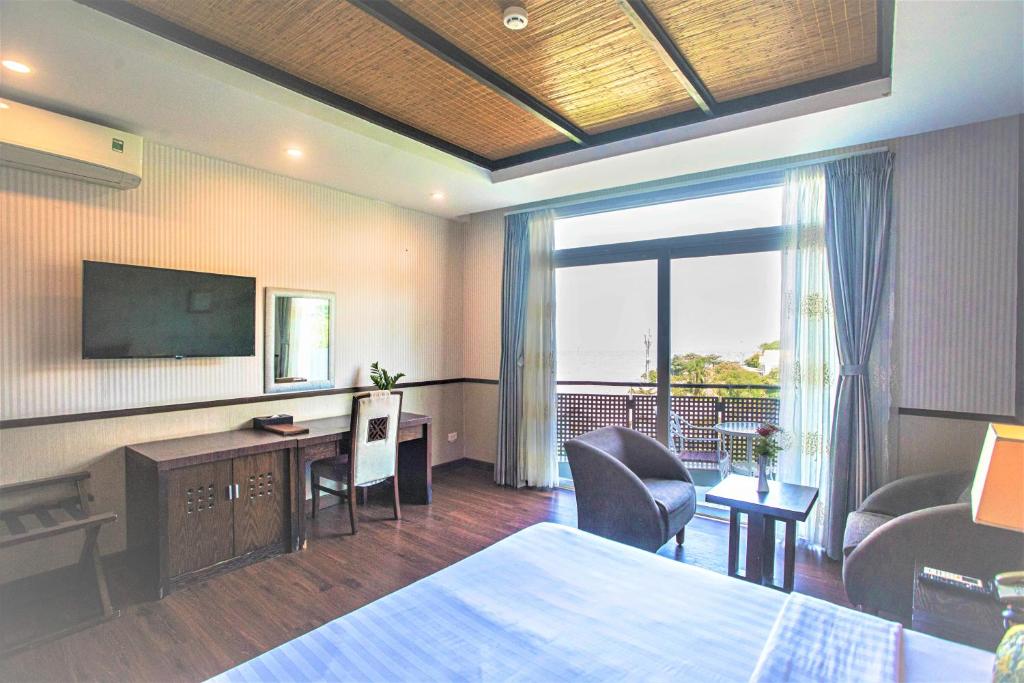 Phòng Deluxe Đôi Nhìn ra 1 Góc Biển