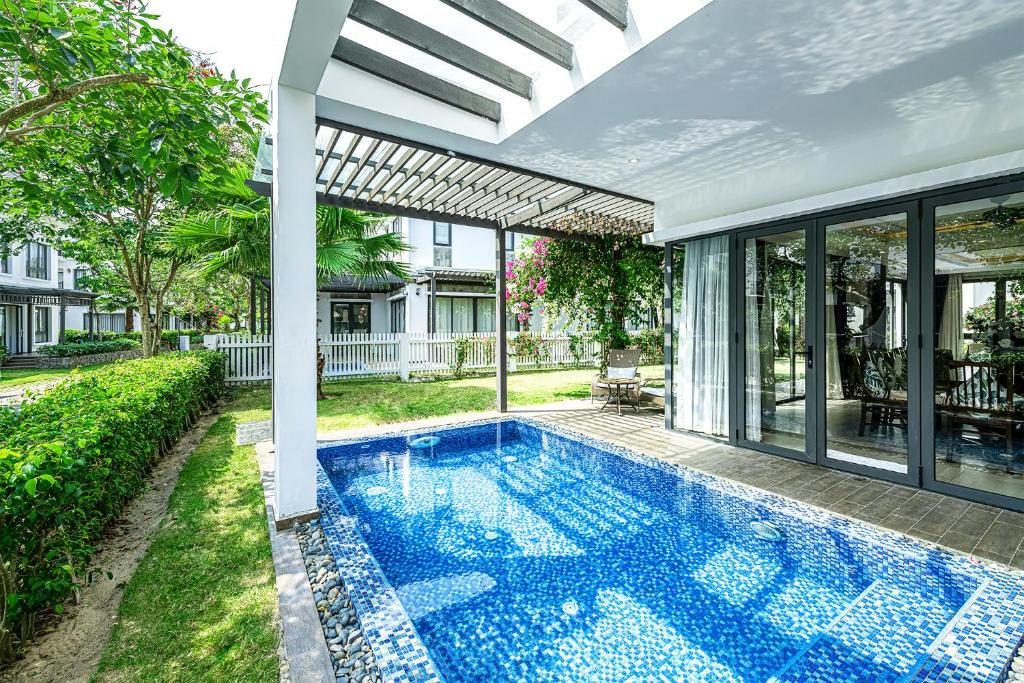 Biệt Thự 5 Phòng Ngủ Nhìn Ra Vườn