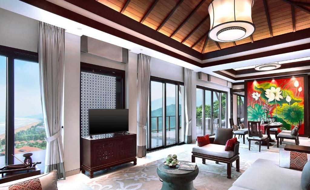 Three-bedroom Seaview Hillside Villa with Heated Pool