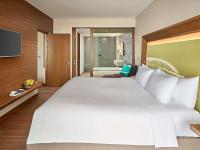 One-Bedroom Balcony River View Apartment with Kitchen and Bathtub