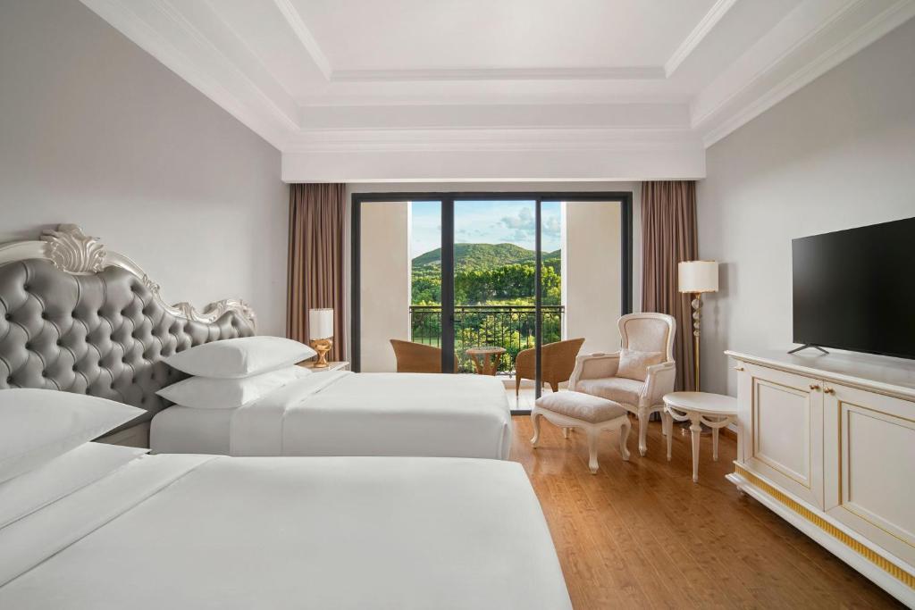 Phòng Deluxe 2 Giường Đơn Có Ban Công Nhìn Ra Vườn
