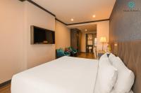Premier City View with Bathtub