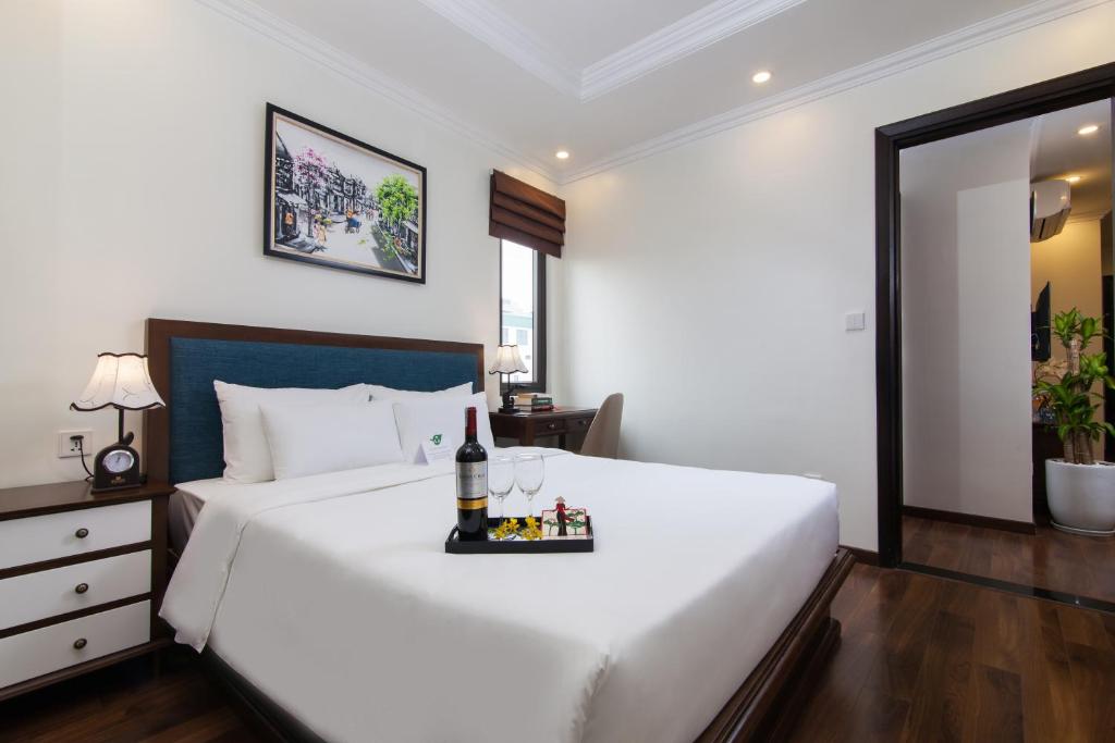 Grand Connecting Suite with Window