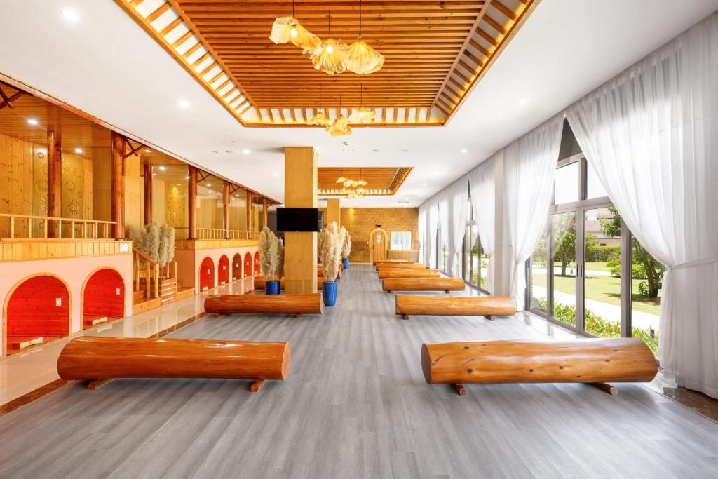 Superior King Garden View includes unlimited Jjimjilbang Spa