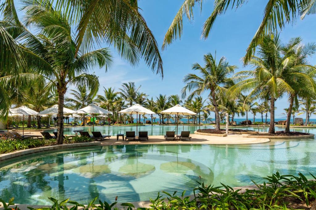 Five-Bedroom Beach Front Villa with private pool