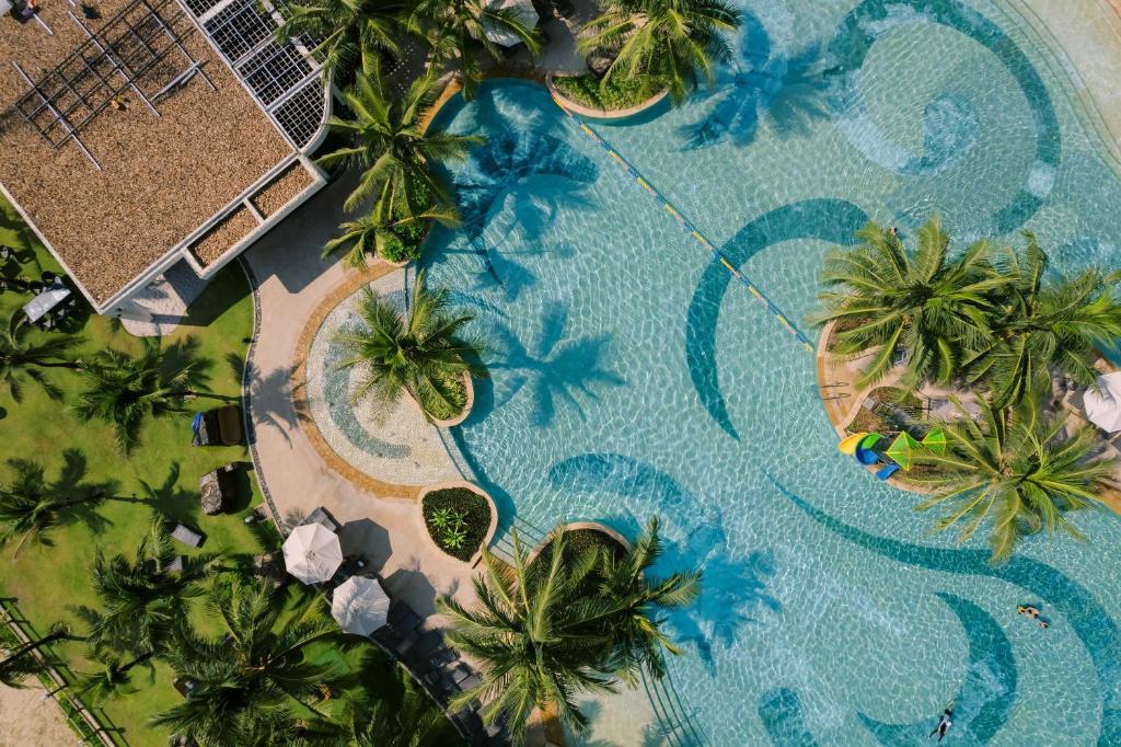 Five-Bedroom Beach Front Villa with private pool