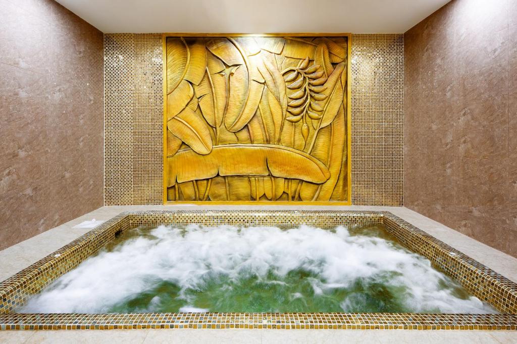 Three Bedroom Executive Suites includes unlimited Jjimjilbang Spa
