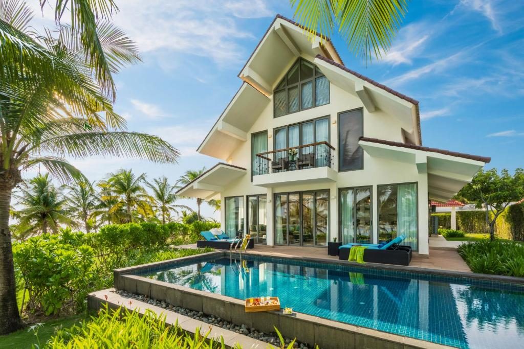 Five-Bedroom Beach Front Villa with private pool