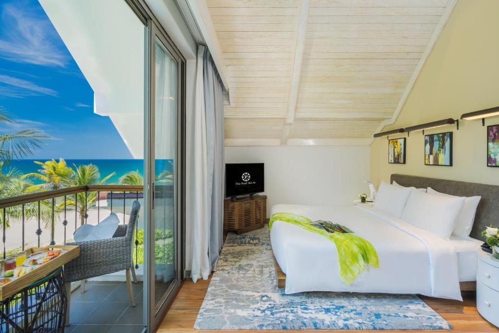 Five-Bedroom Beach Front Villa with private pool