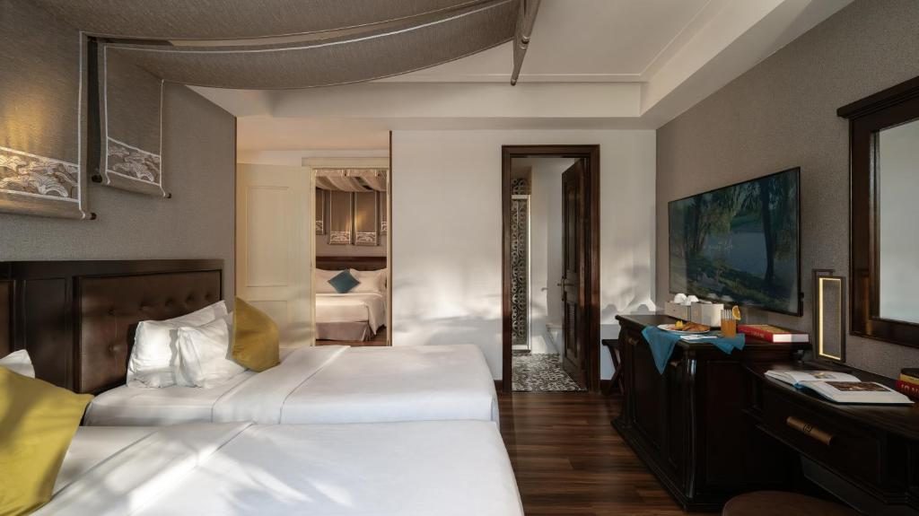 Connecting Room (Daily free Minibar & (1) time Afternoon Tea)