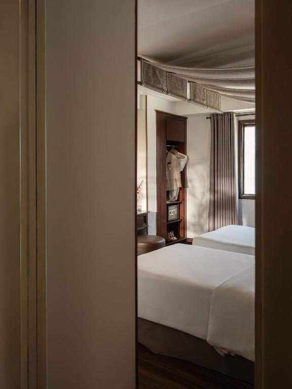 Connecting Room (Daily free Minibar & (1) time Afternoon Tea)