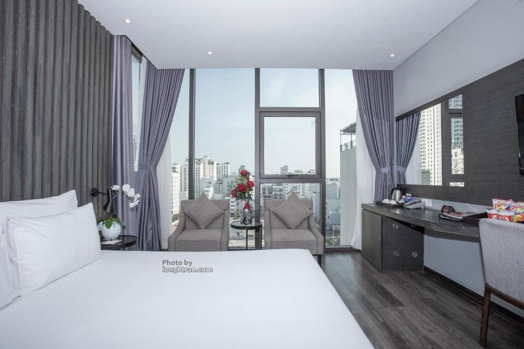Corner Suite with City View