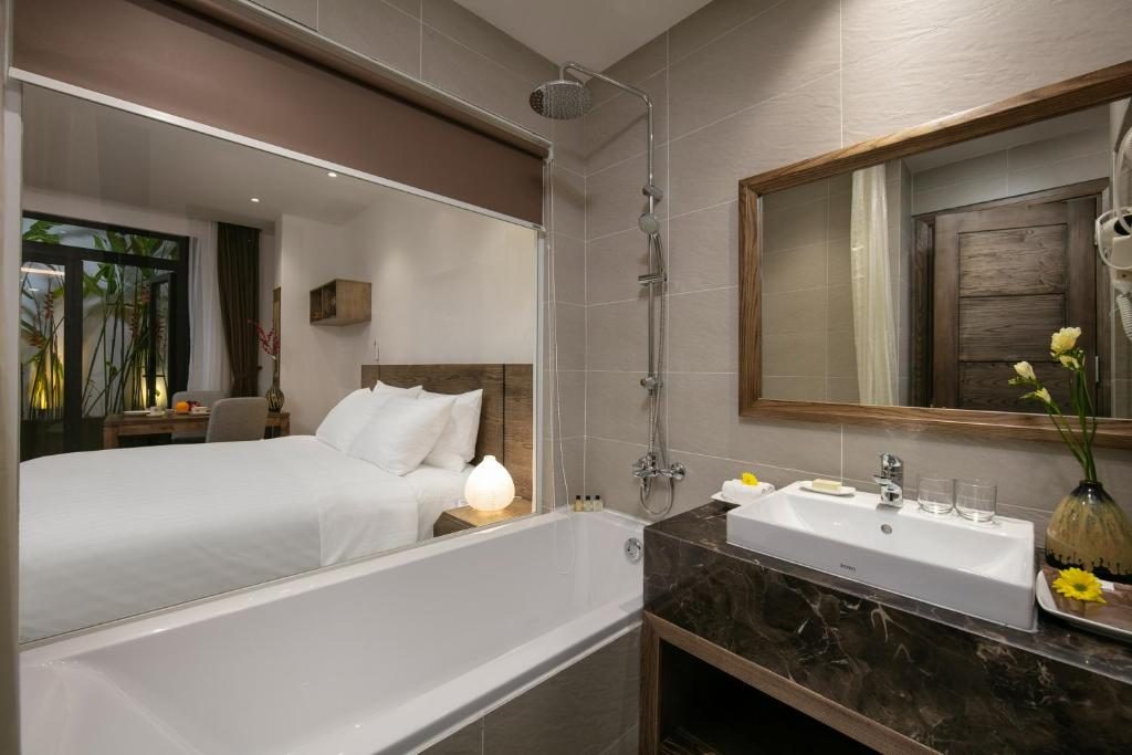 Deluxe King Studio with Bathtub and Kitchen