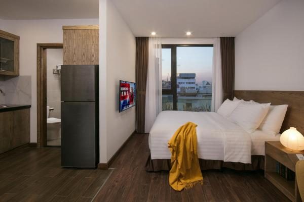 Executive Deluxe Studio with Bathtub and Kitchen