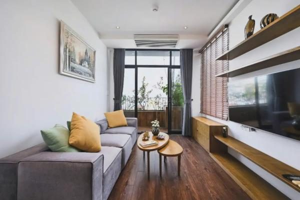 Two-Bedroom Family Suite, Bathtub, Kitchen and Balcony with Street & City View