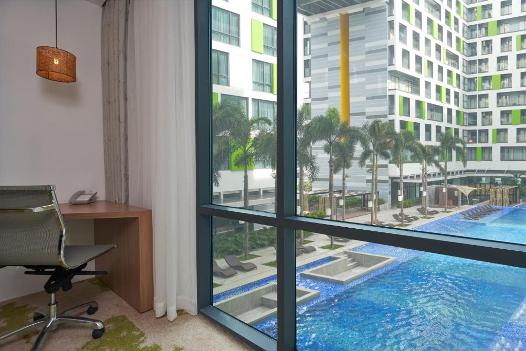 Phòng Tiêu chuẩn có Giường cỡ King Nhìn ra Hồ bơi