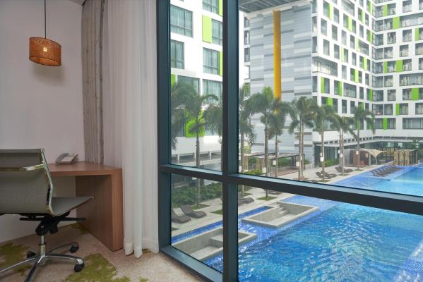 Phòng Tiêu chuẩn có Giường cỡ King Nhìn ra Hồ bơi