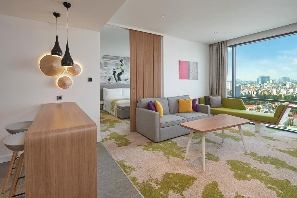 One-Bedroom Suite with Sofa Bed and City View