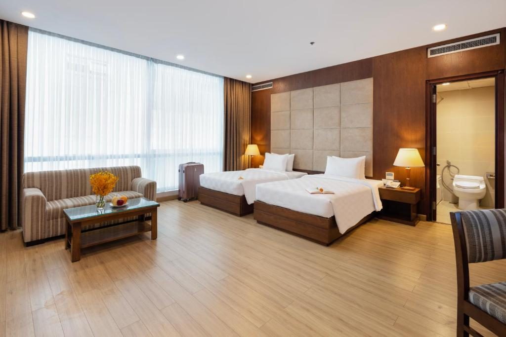 Suite Junior 3 Người + Minibar Miễn Phí