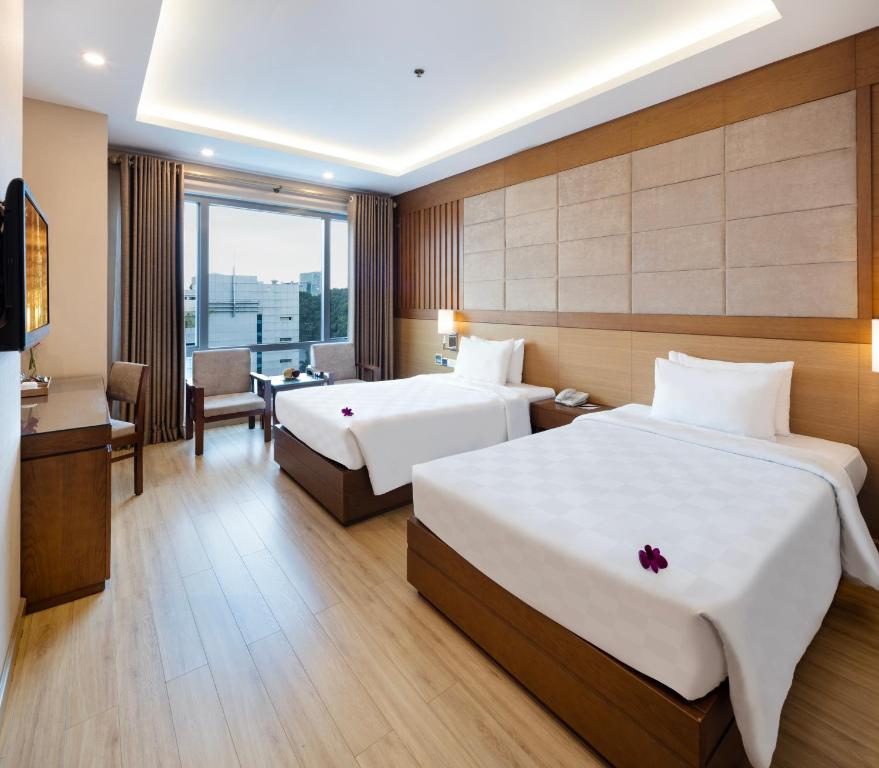 Phòng Premium Deluxe 2 Giường Đơn Có Cửa Sổ + Minibar Miễn Phí