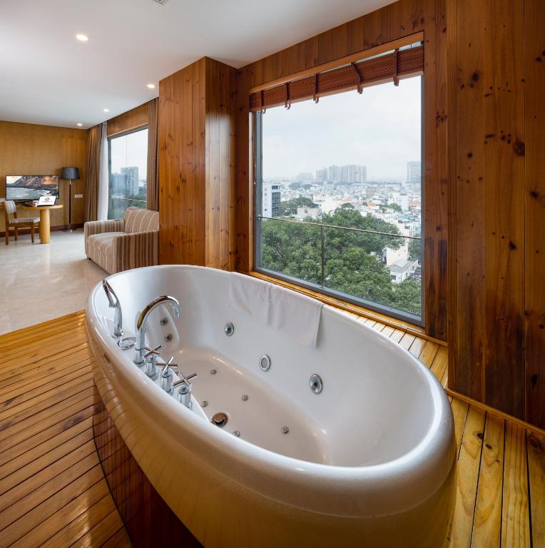 Suite Panorama với tầm nhìn ra thành phố và trà chiều hàng ngày