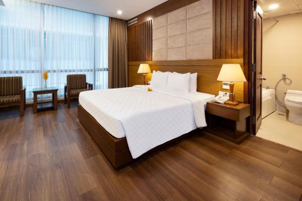 Suite Junior 2 Người + Minibar Miễn Phí