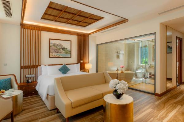 Biệt Thự Hạng Tổng Thống Có 5 Phòng Ngủ, 3 Giường Cỡ King Và 4 Giường Đơn – Hồ Bơi Riêng/Nhìn Ra Biển
