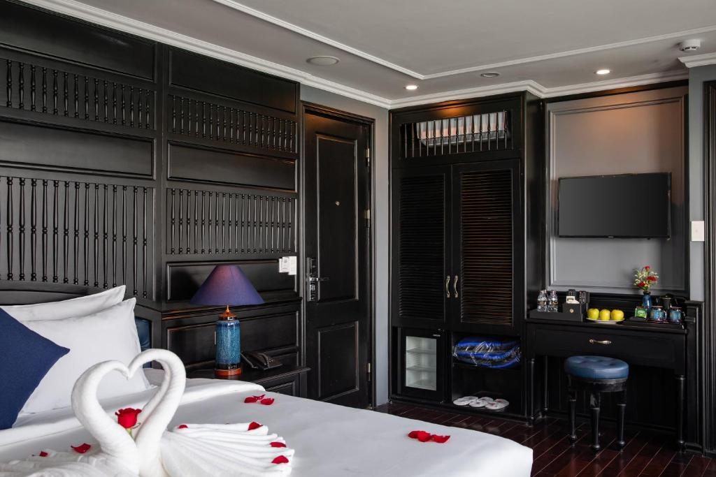 Luxury Suite With Private Balcony