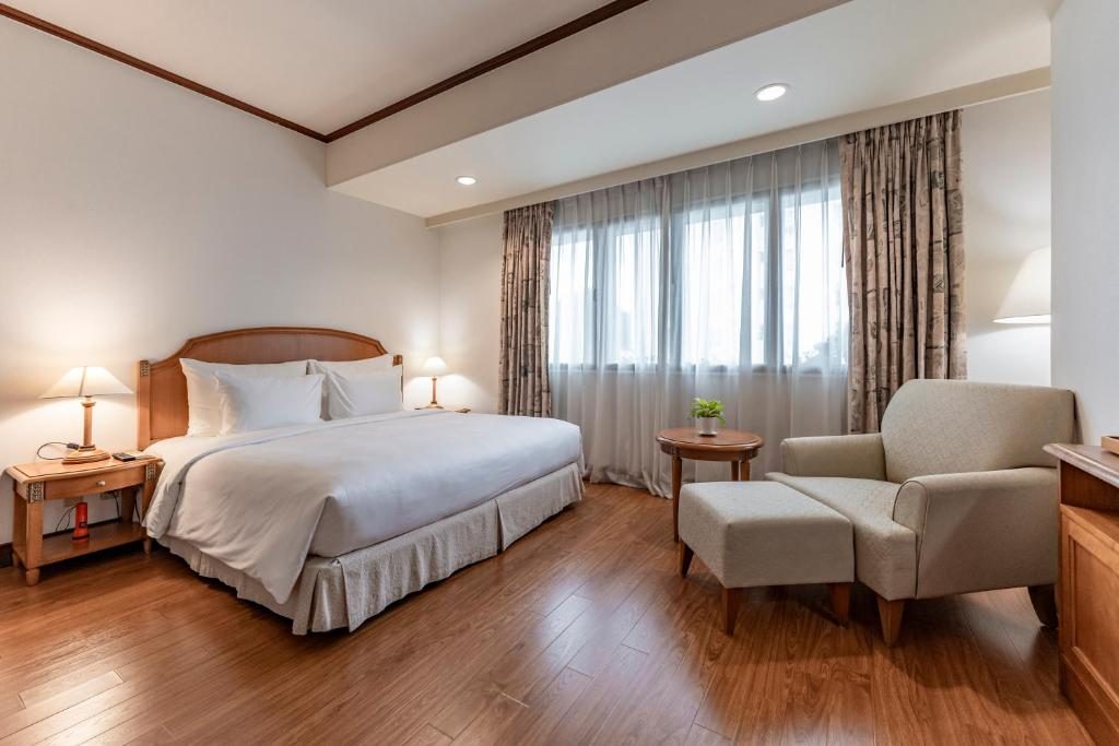 Suite Deluxe 4 Phòng Ngủ