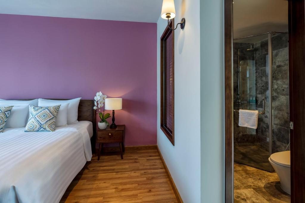 Deluxe King Room with Balcony and Pool View