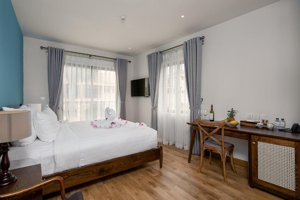 Premier King Room with Balcony and Bathtub