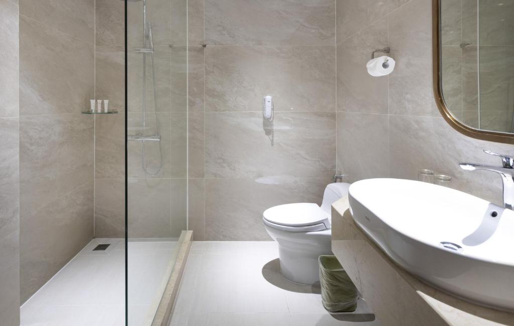 Premier with Window – Free Mini Bar and Afternoon Tea