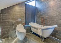 Family Studio Bathtub with Poolview