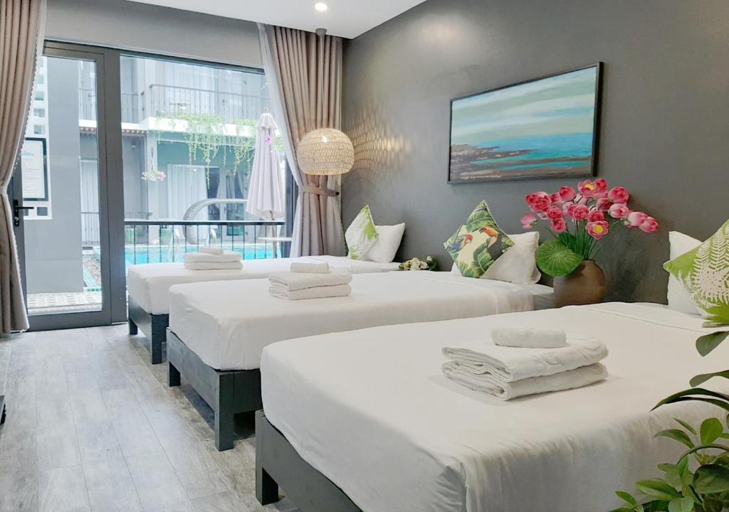 Phòng Deluxe cho 3 Người Nhìn ra Hồ bơi