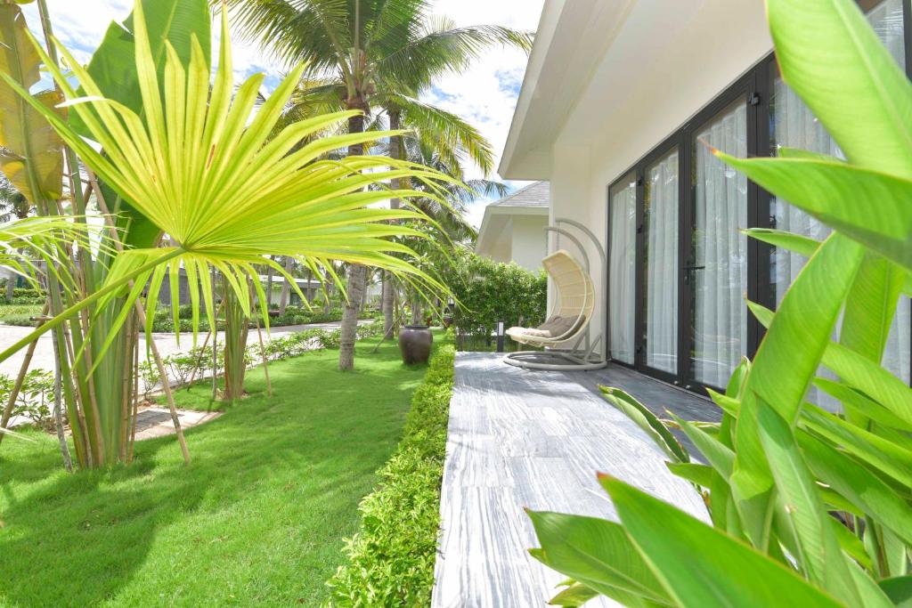 Garden & Pool View Villa Twins