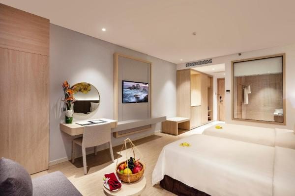 Phòng Deluxe 2 Giường Đơn Nhìn Ra Thành Phố & Một Phần Ra Biển