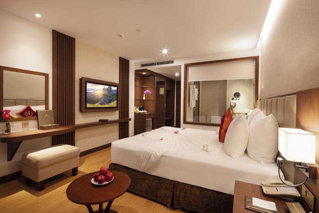 Phòng Grand Deluxe Nhìn Một Phần Ra Biển