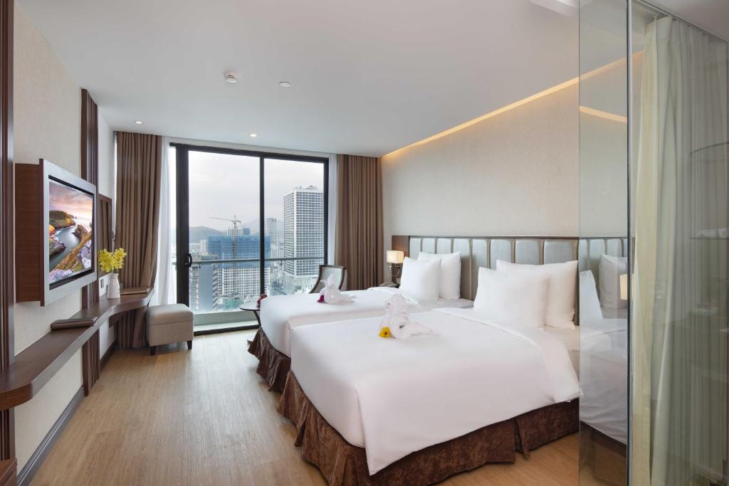 Phòng Grand Deluxe Có Ban Công Nhìn Ra Một Góc Biển