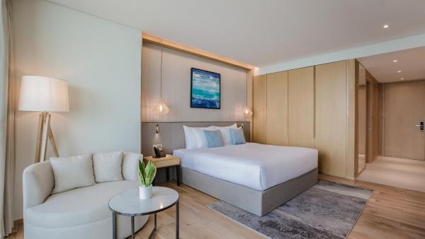 Superior King Room with Balcony and City View
