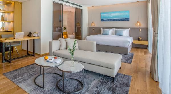 Junior Ocean Suite with Balcony and Bathtub