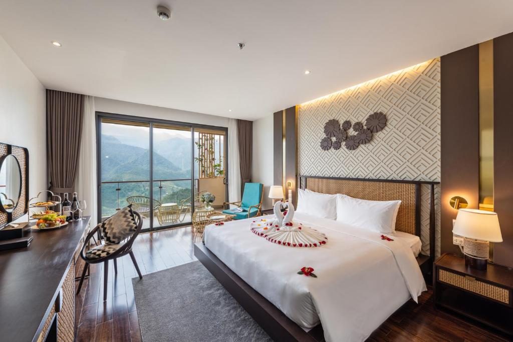 Phòng Deluxe Giường Đôi Với Ban Công và Tầm Nhìn Ra Núi