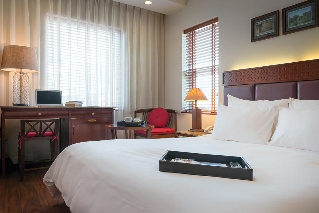 Phòng Deluxe Giường Đôi Có Cửa Sổ Và Tầm Nhìn Ra Khu Vực Lân Cận