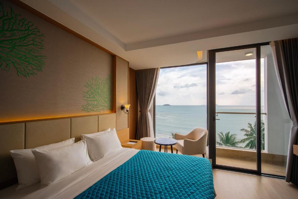 Phòng Giường Đôi Premier Deluxe Với Ban Công Cùng Tầm Nhìn Ra Đại Dương