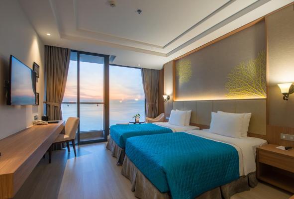 Phòng Deluxe 2 Giường Đơn Có Ban Công Và Tầm Nhìn Ra Biển