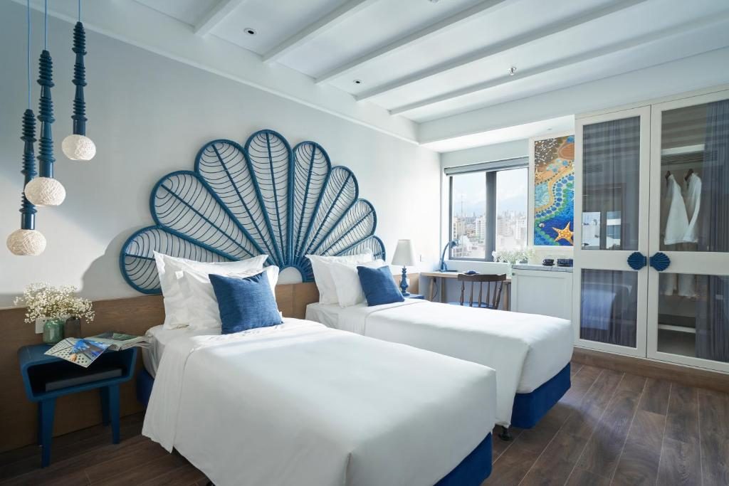 Executive Double or Twin Room with Bathtub & City View – Free 01 Cocktail per Room